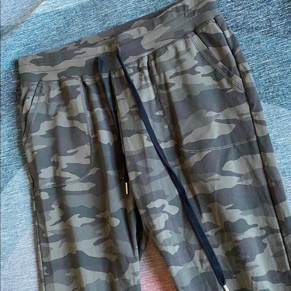 Zyia Athletic Camo Jogger Sweatpants - Picture 8 of 12
